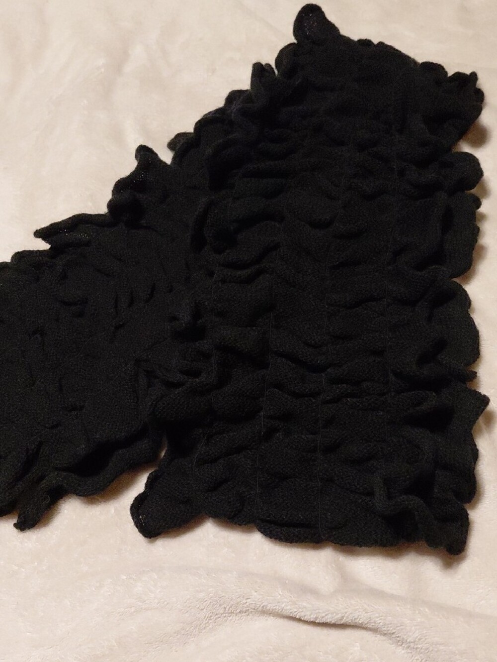 Source Unknown Black Ruffled Knit Scarf - Picture 4 of 4